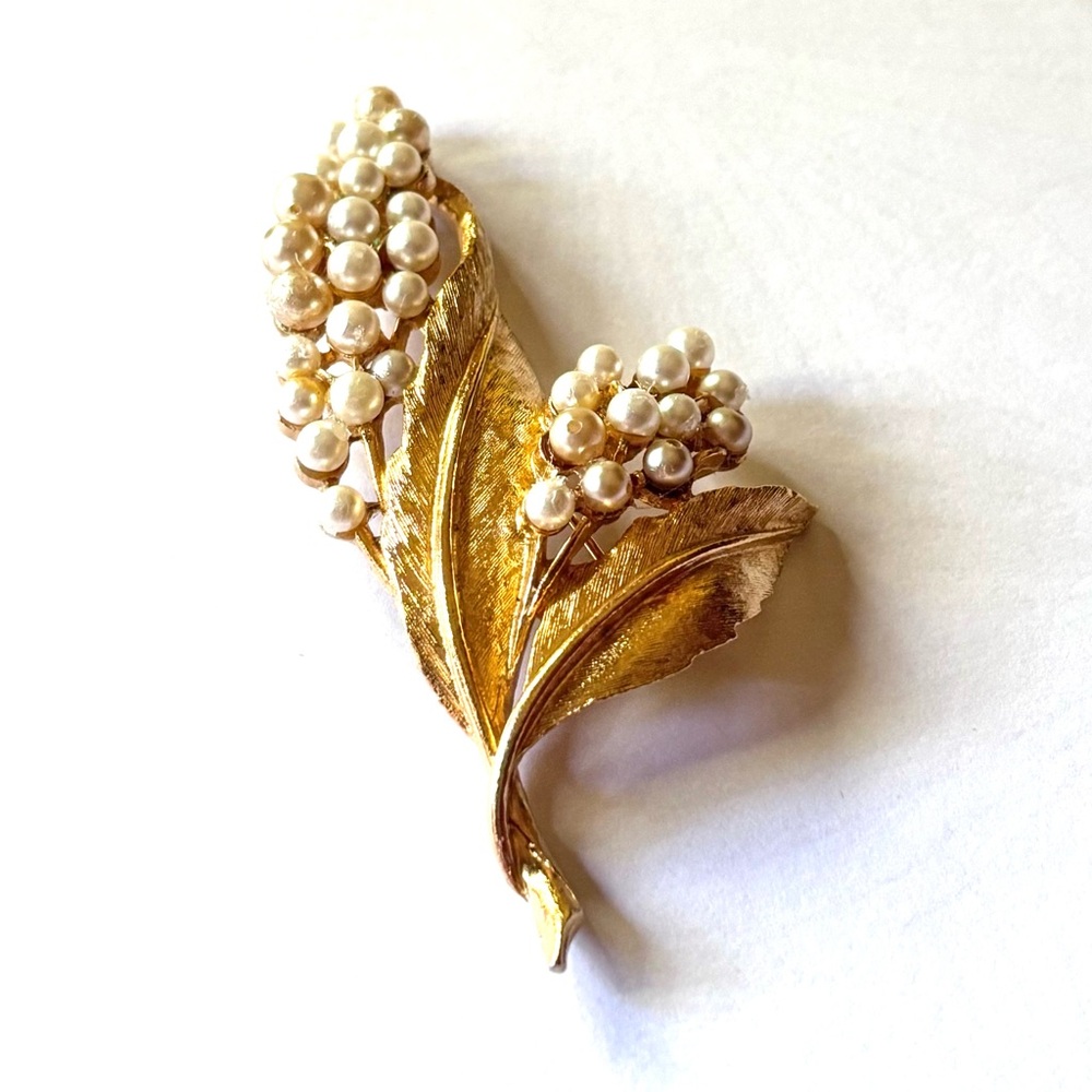 Vintage Coro Large Leaf and Pearls Brooch!